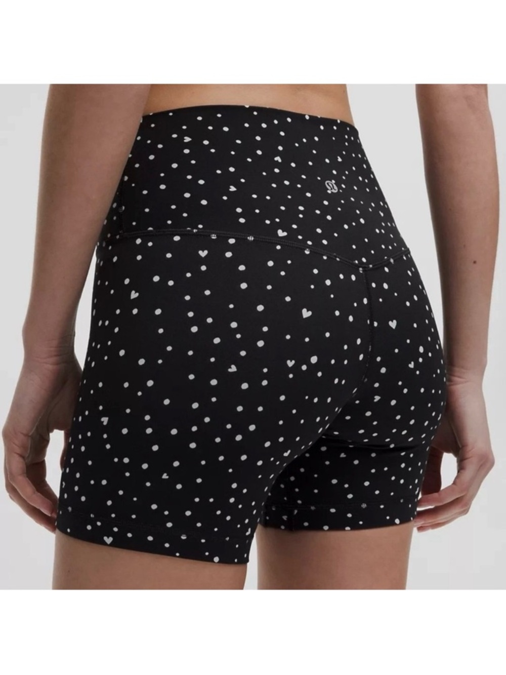 LULULEMON ALIGN NO LINE SHORT 4" HEART SCATTER DOT Black size 4 NWT